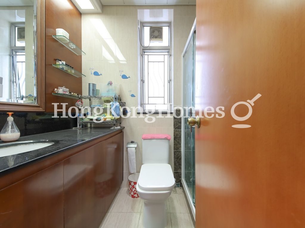 Guest Bathroom — 擎天半島 1座，尖沙咀