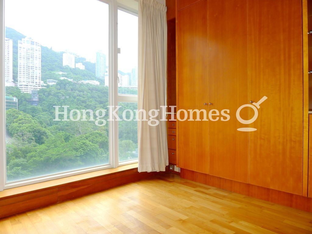 Built-in Wardrobe in Master Bedroom — 星域軒 1座，灣仔
