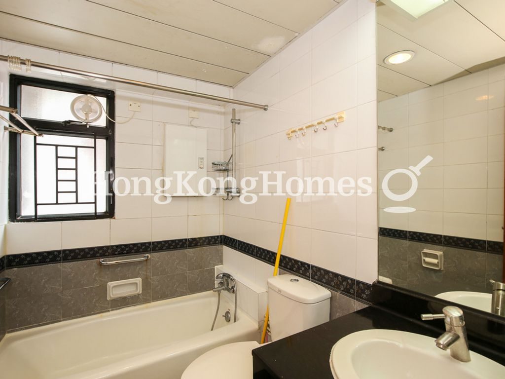Guest Bathroom — 嘉兆臺 I，西半山