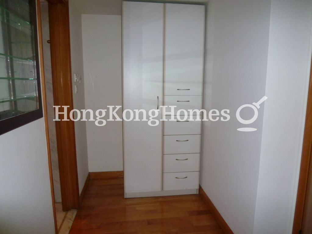 Wardrobe in Master Bedroom — 漾日居 - 第03座，尖沙咀