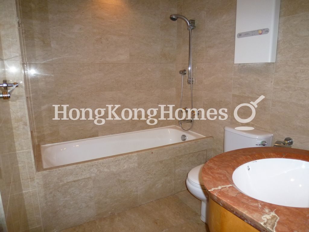Guest Bathroom — 漾日居 - 第03座，尖沙咀