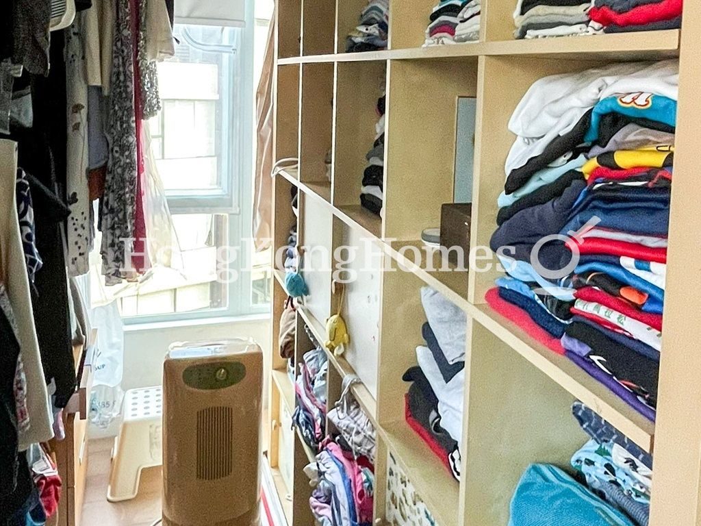 Wallk-in Closet — 松峰園，渣甸山