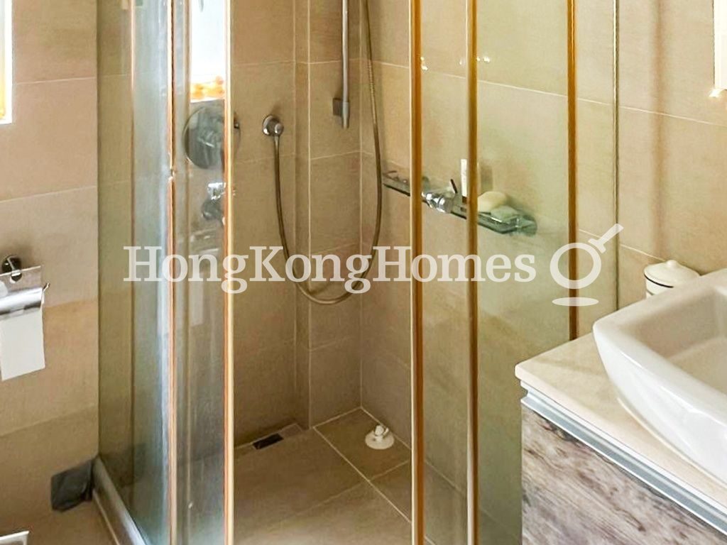 Guest Bathroom — 松峰園，渣甸山
