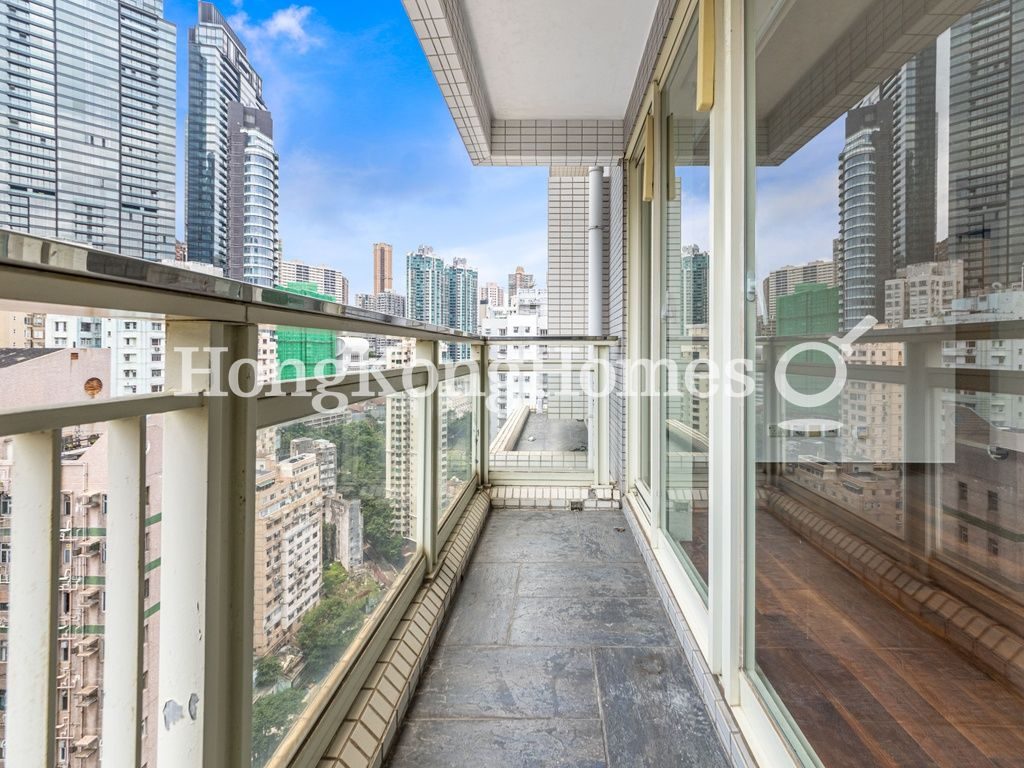 Balcony off Living and Dining Room — 聚賢居 - 第02座，中環