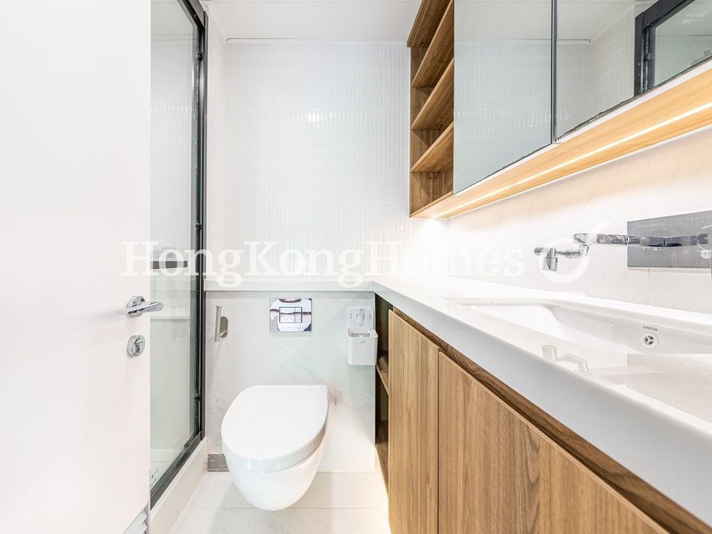 Guest Bathroom — 聚賢居 - 第02座，中環