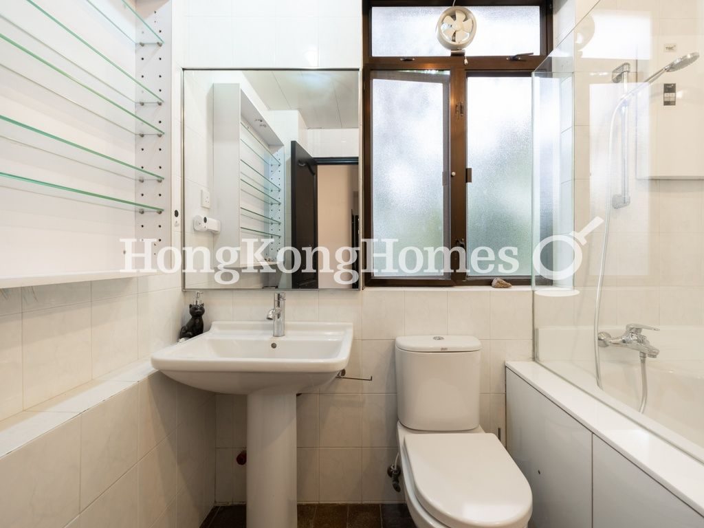 Master Bathroom — 香海大廈，中半山