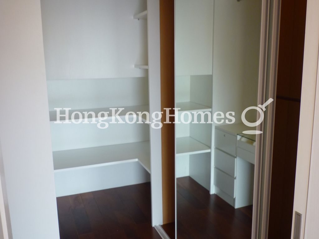 Walk-in Closet in Master Bedroom — 清水灣道，清水灣