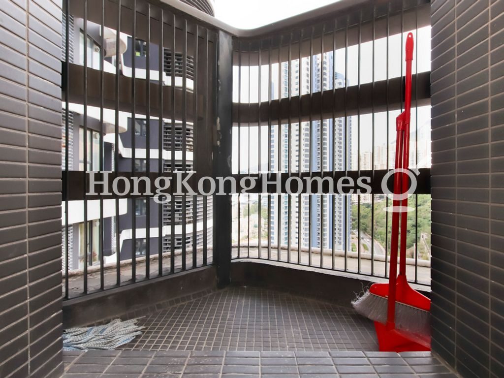 Balcony off Maid's Room — 貝沙灣 06期 Bel-Air No. 8 2座，薄扶林