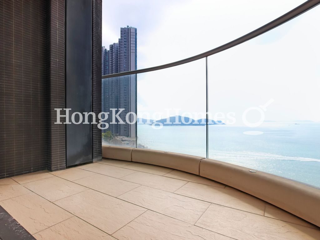 Balcony off Living and Dining Room — 貝沙灣 06期 Bel-Air No. 8 2座，薄扶林