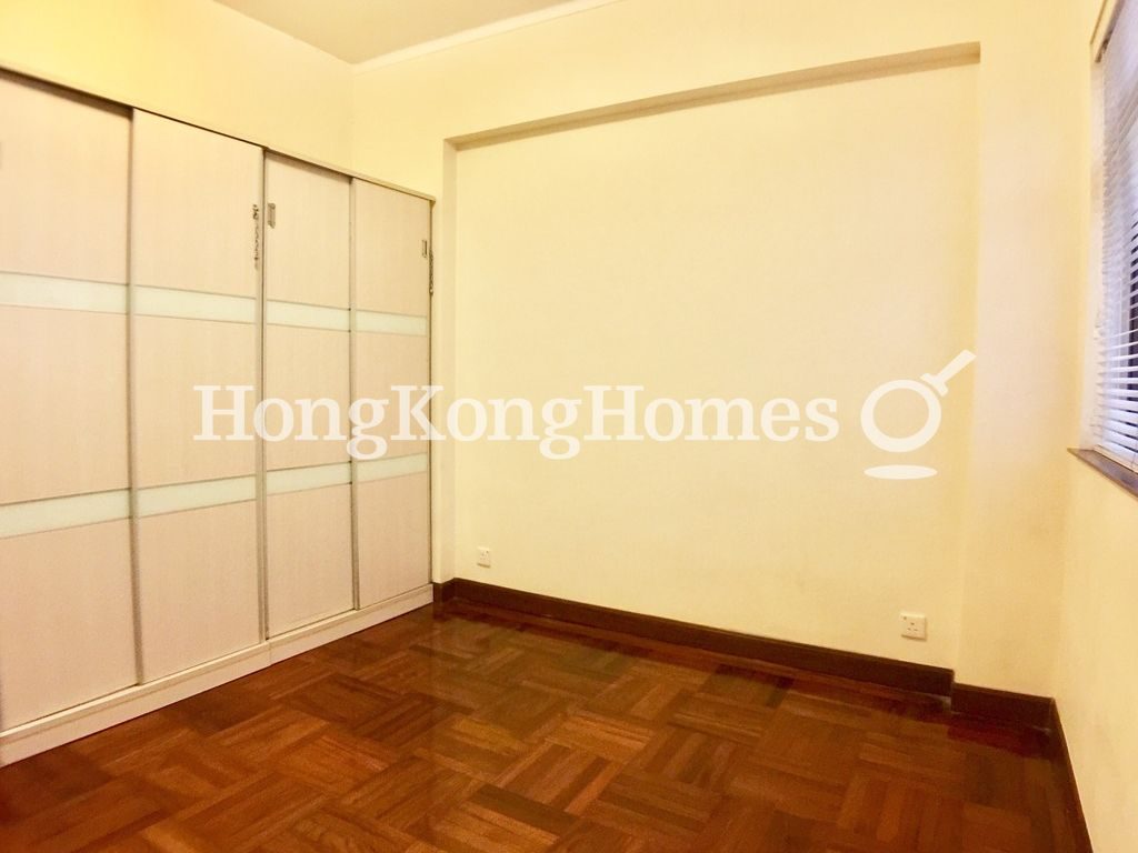 Built-in Wardrobe in Master Bedroom — 安廬，跑馬地
