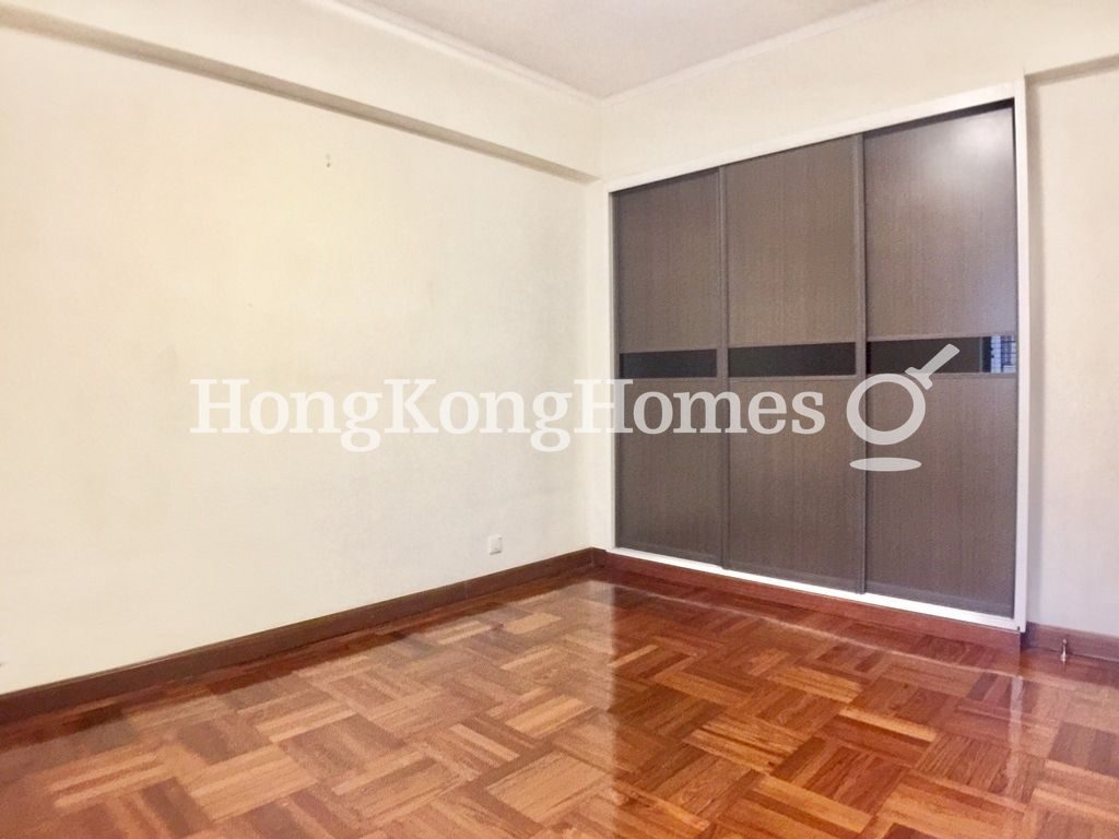 Built-in Wardrobe in Second Bedroom — 安廬，跑馬地