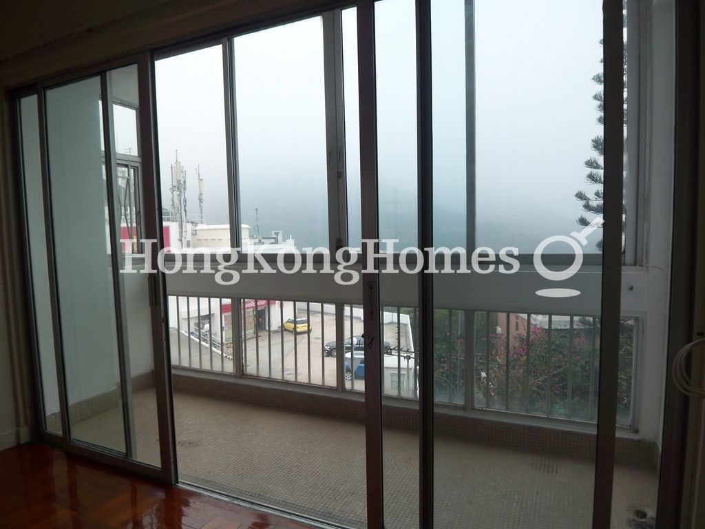 Encloased Balcony — 紫荊園，舂坎角
