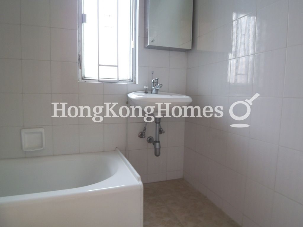 Master Bathroom — 紫荊園，舂坎角