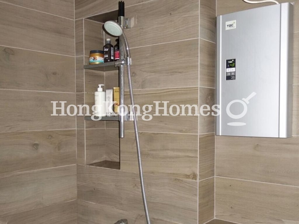 Master Bathroom — Fulham Garden Blk C-D, Pokfulam