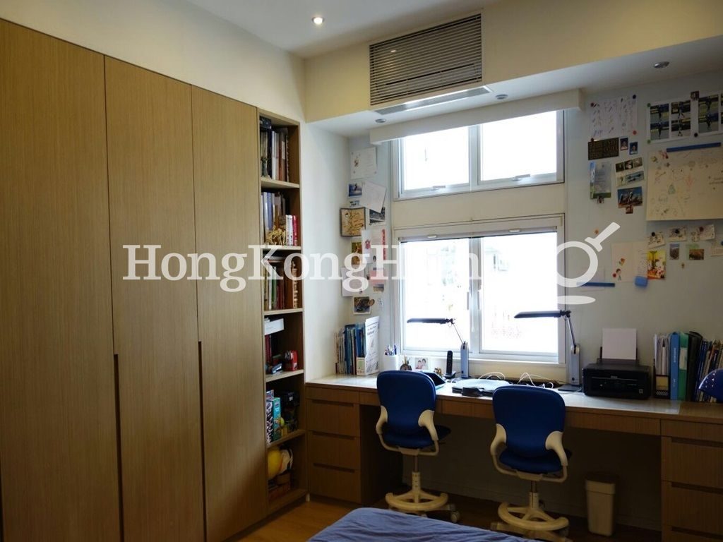 Built-in Wardrobe in Second Bedroom — Fulham Garden Blk C-D, Pokfulam