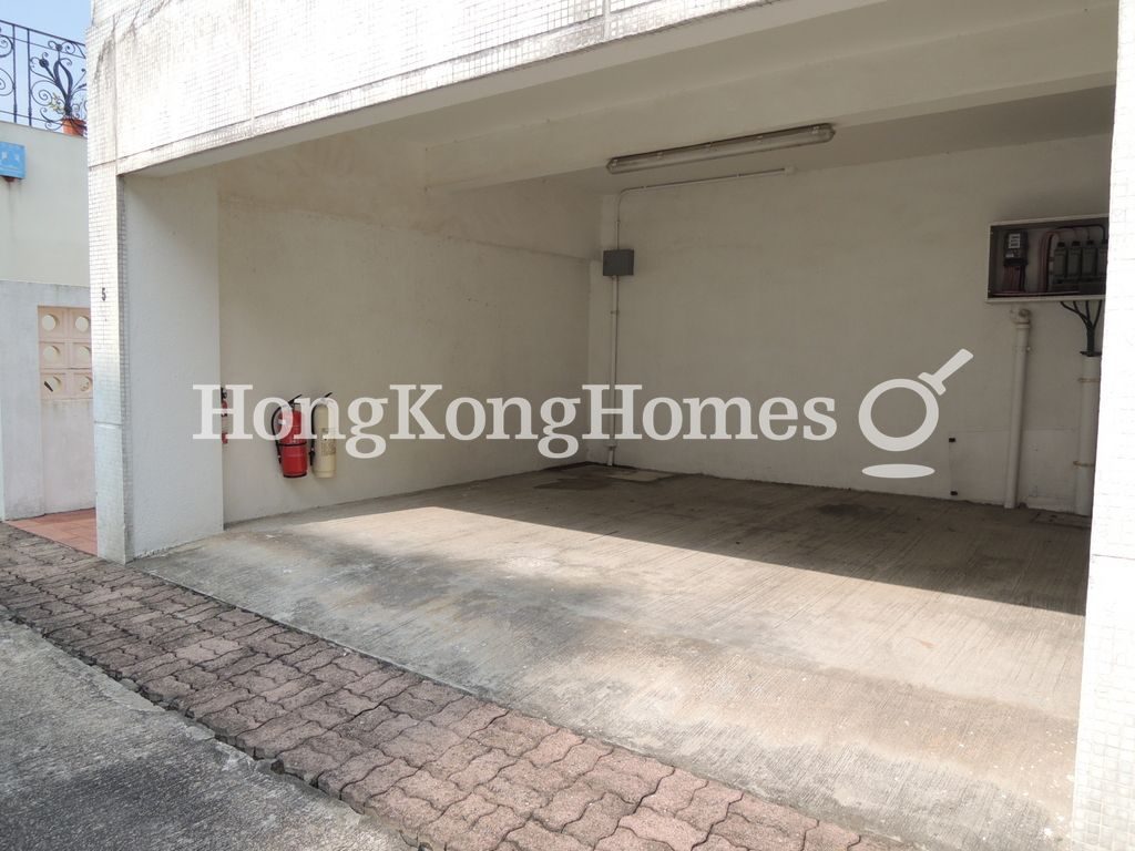 Garage — 夏威夷花園，清水灣