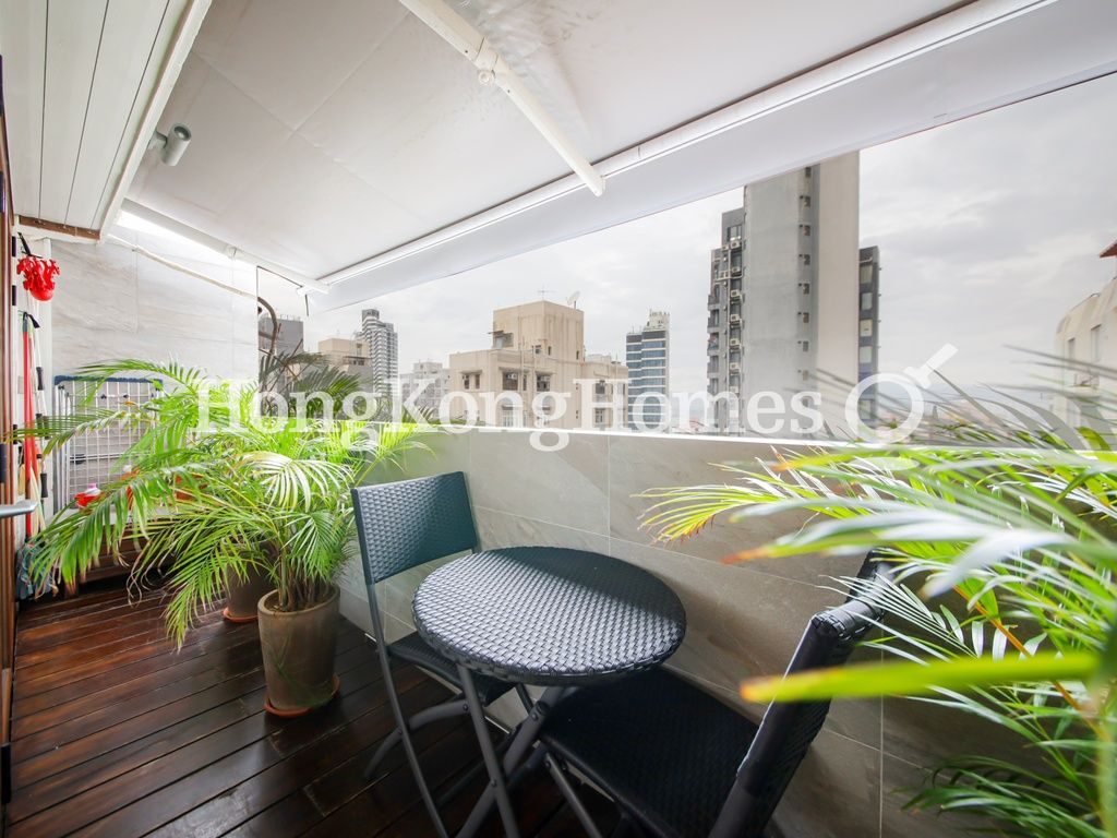 Balcony off Living and Dining Room — 真光大廈，西營盤