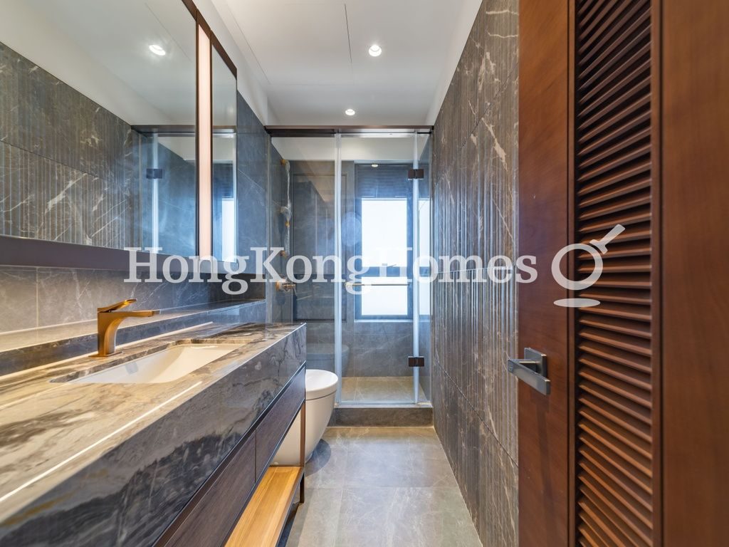 Guest Bathroom — Victoria Coast - Block A, Pokfulam
