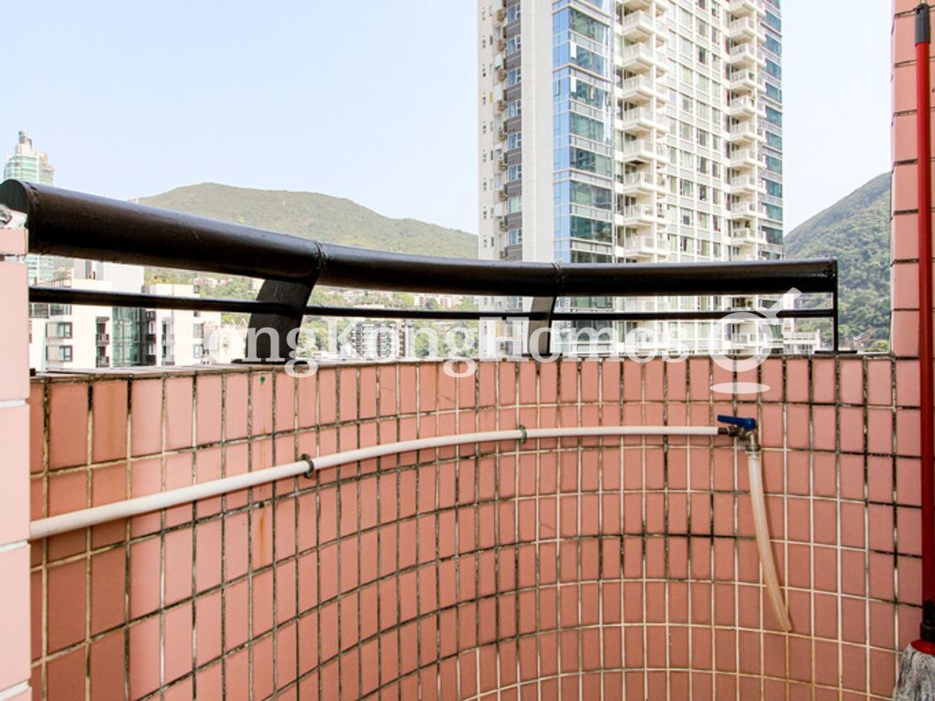 Balcony off guest bathroom — 慧莉苑，跑馬地
