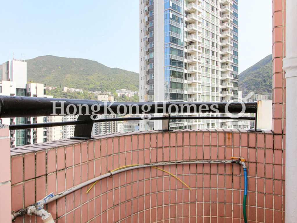 Balcony off Kitchen — 慧莉苑，跑馬地