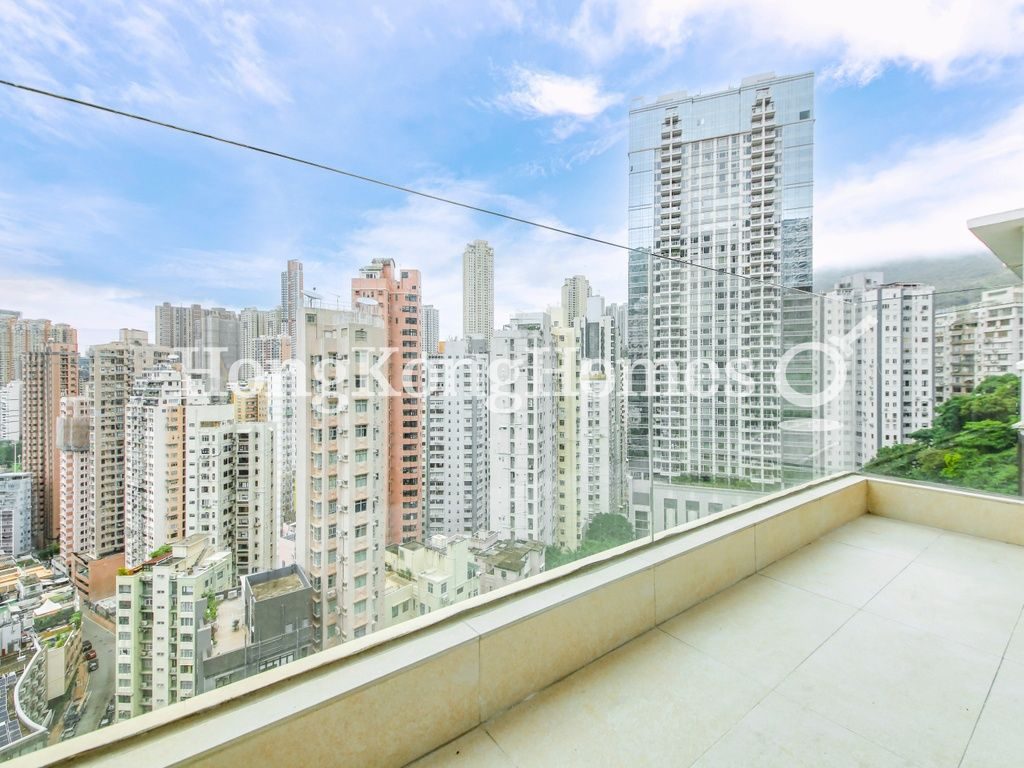 Balcony off Master Bedroom — 山村台35 -41號，跑馬地