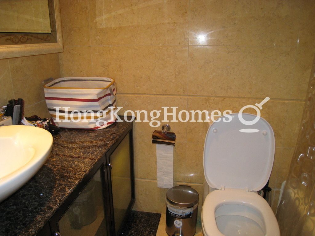 Master Bathroom — 凱旋門 1期 第1座 (摩天閣)，尖沙咀