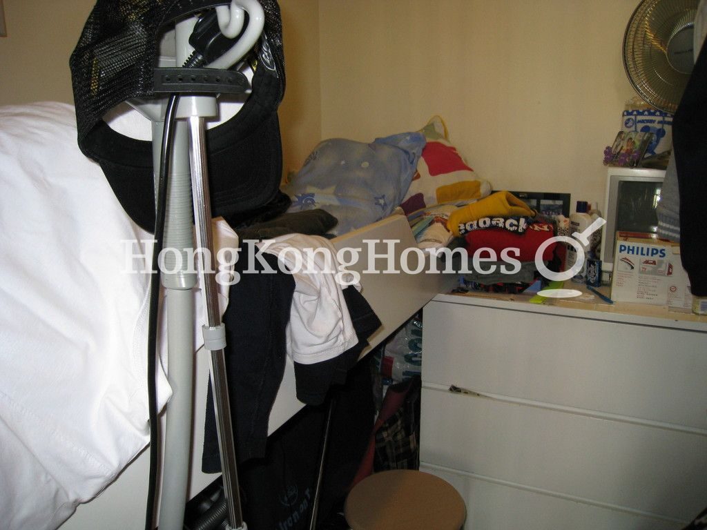 Maid's Room w/ Washroom — 凱旋門 1期 第1座 (摩天閣)，尖沙咀