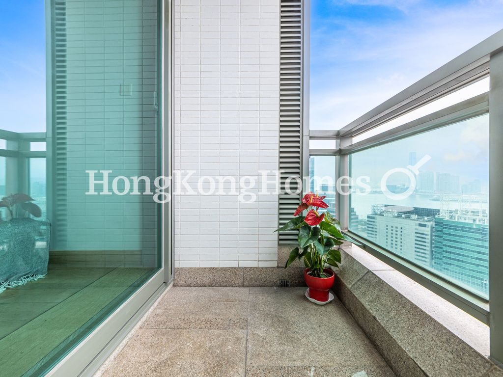 Balcony off Living and Dining Room — York Place，灣仔