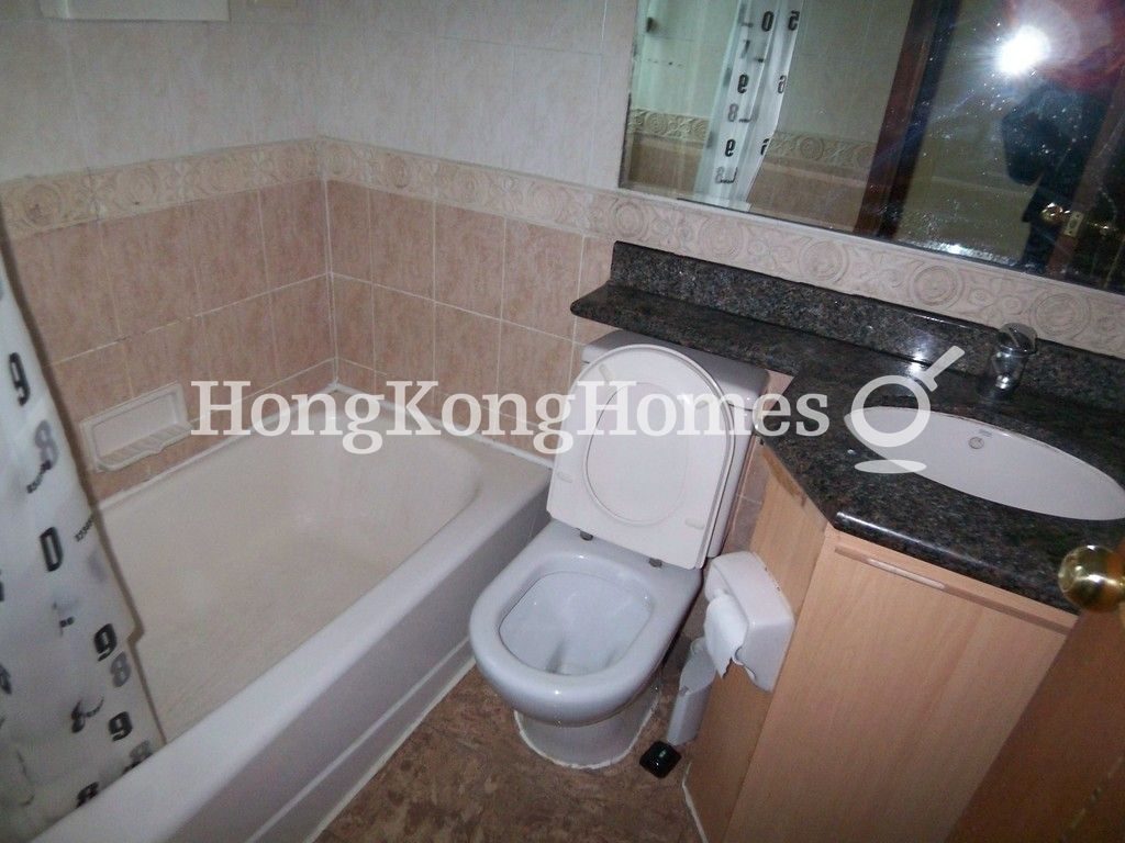Guest Bathroom — Bellevue Place, Sheung Wan