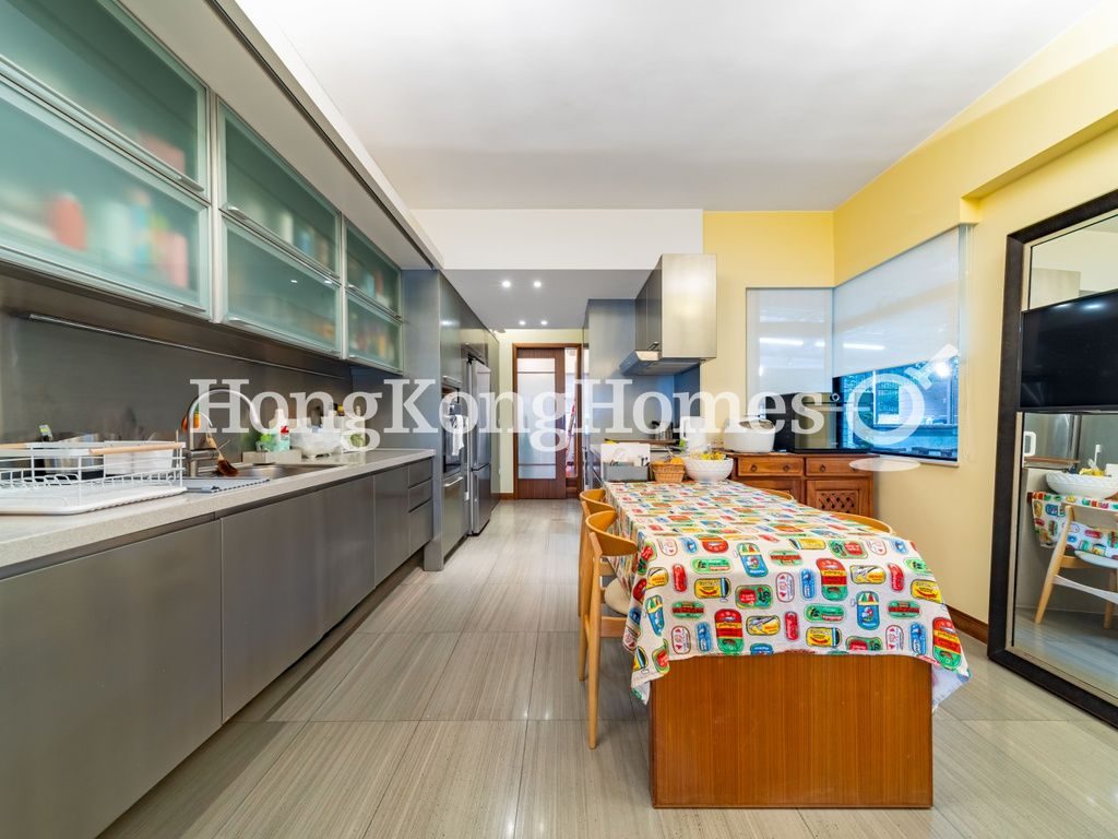 Open Kitchen with Dining Room — 倚雲閣，東半山