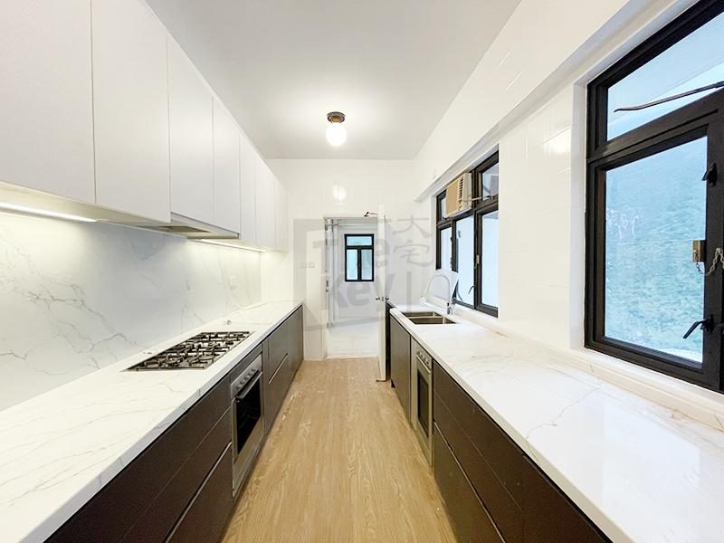 photo 11 — Repulse Bay Apartments, Repulse Bay