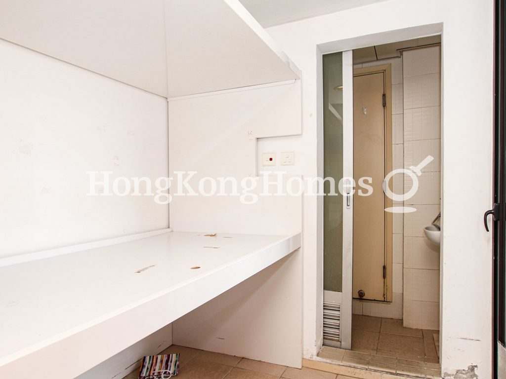 Maid's Room and Bathroom — 貝沙灣 06期 Bel-Air No. 8 2座，薄扶林
