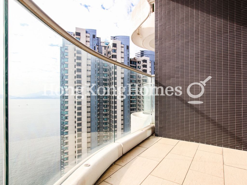 Balcony off Living and Dining Room — 貝沙灣 06期 Bel-Air No. 8 2座，薄扶林