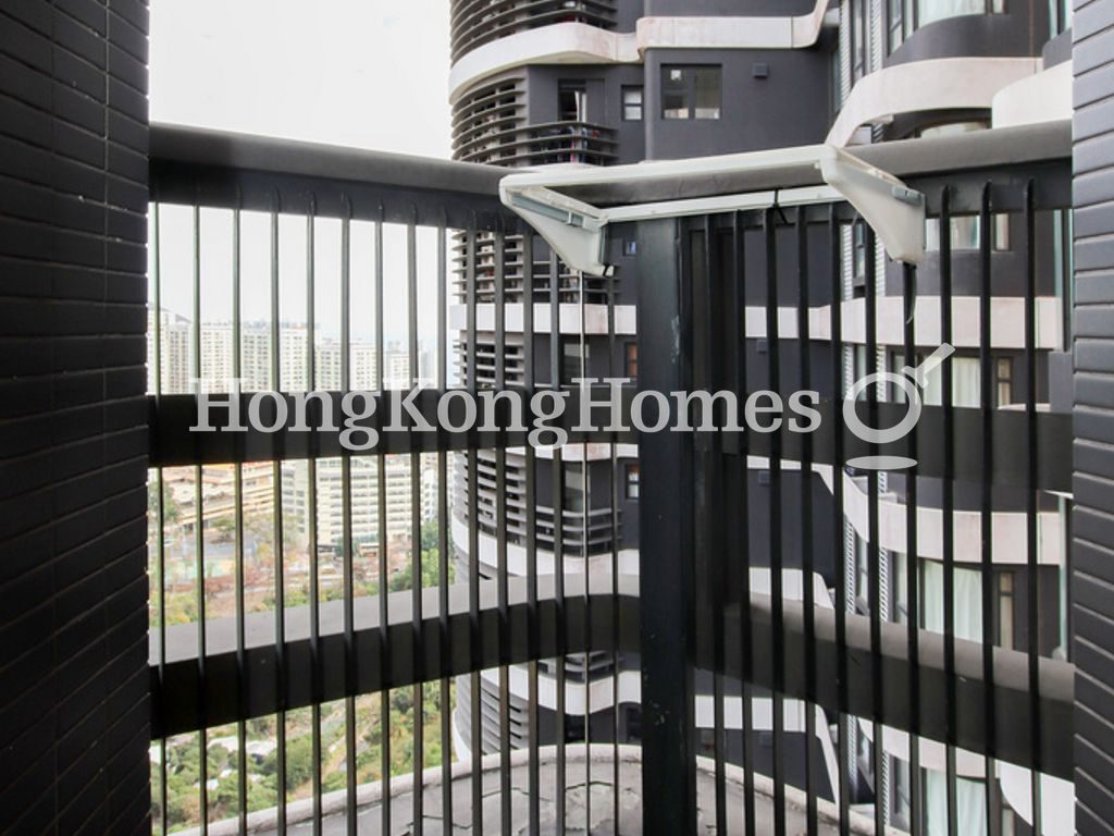 Balcony off Maid's Room — 貝沙灣 06期 Bel-Air No. 8 2座，薄扶林