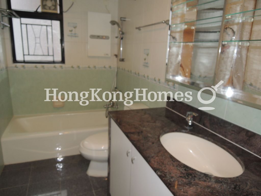 Guest Bathroom — The Grand Panorama IV, Mid-levels West