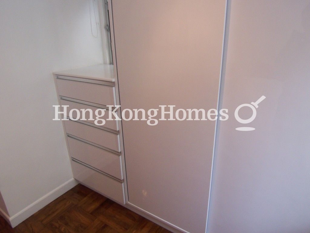 Storage in Sleeping Area — 華輝閣，西半山