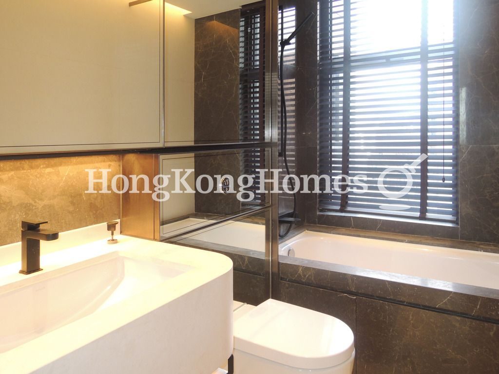 Guest Bathroom — Arezzo, Mid-levels West