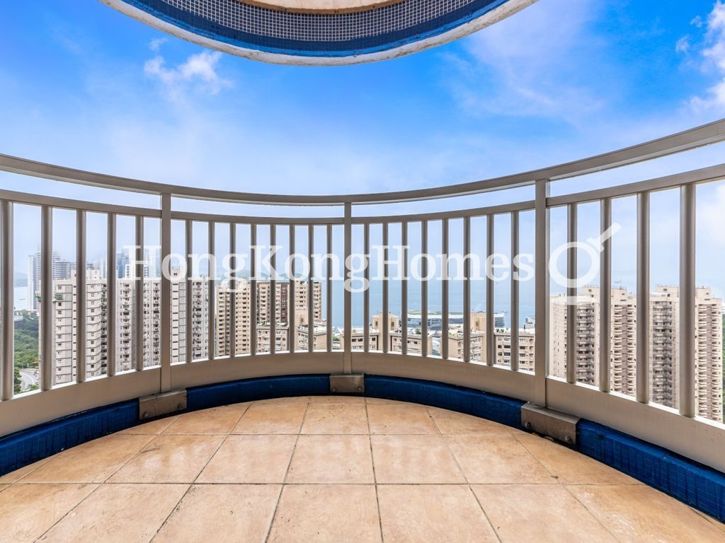 Balcony off Living and Dining Room — 碧瑤灣 - 第22座，薄扶林