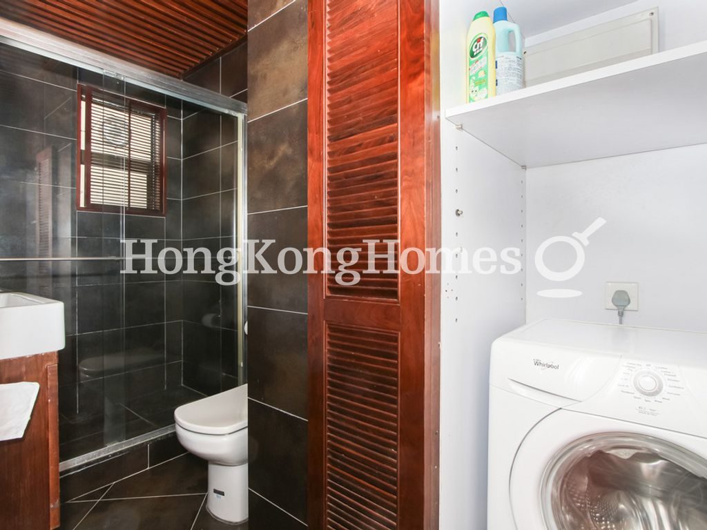 Guest Bathroom — 箕璉坊21-25號，跑馬地