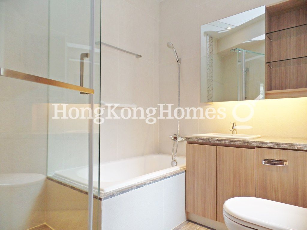 Master Bathroom — 高雲大廈，中半山