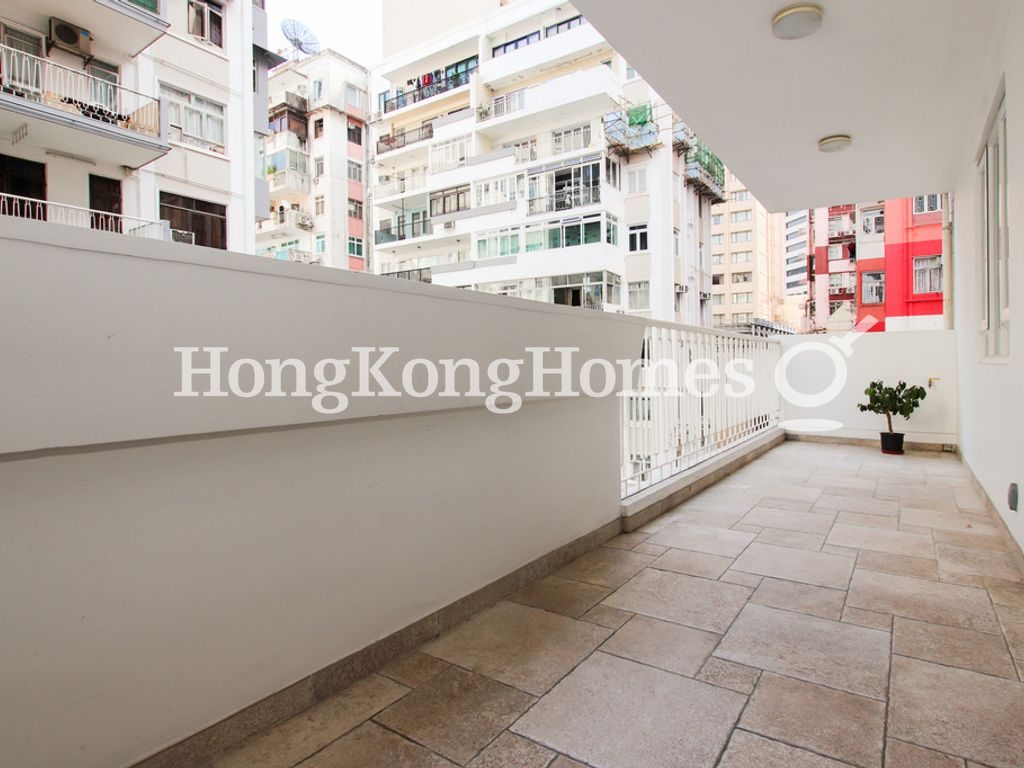 Balcony off Living and Dining Room — 美登大廈，銅鑼灣