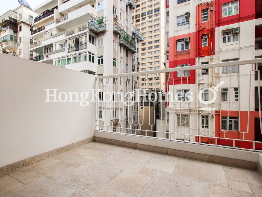 Balcony off Second Ensuite Bedroom — 美登大廈，銅鑼灣