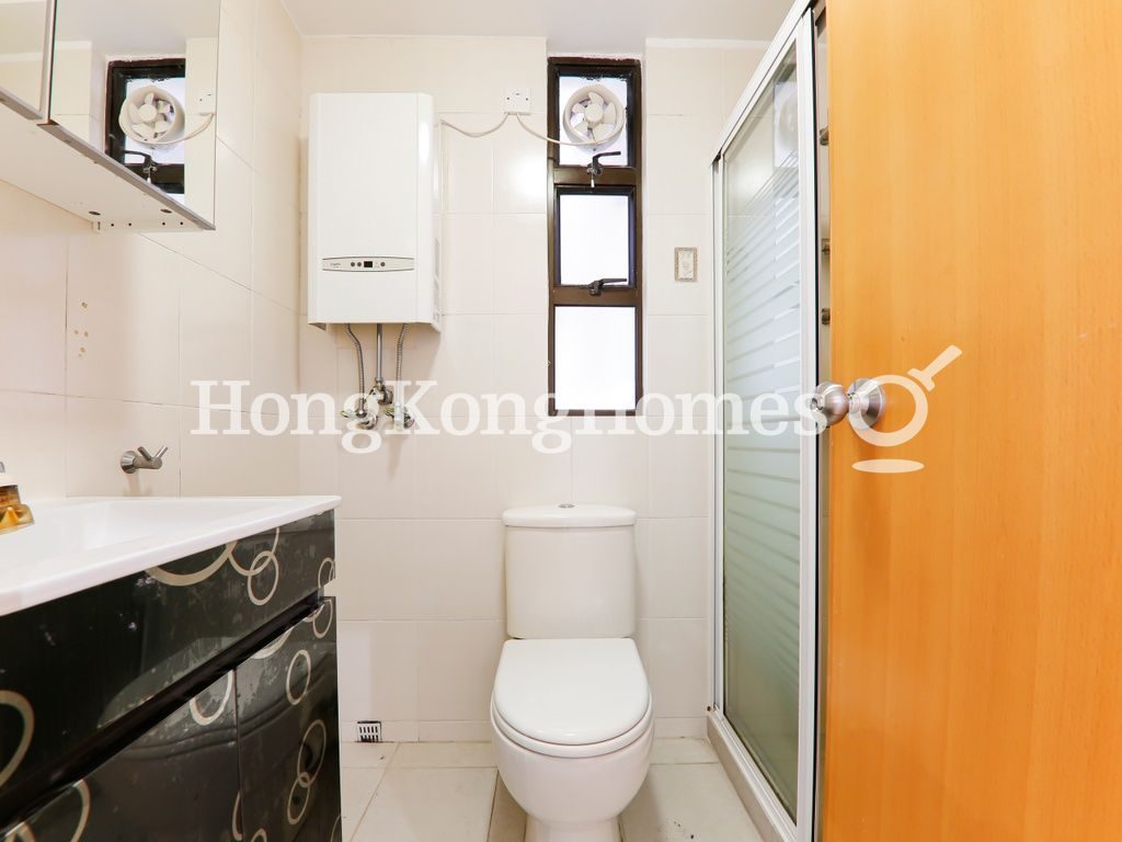 Guest Bathroom — 廣堅大廈，西半山