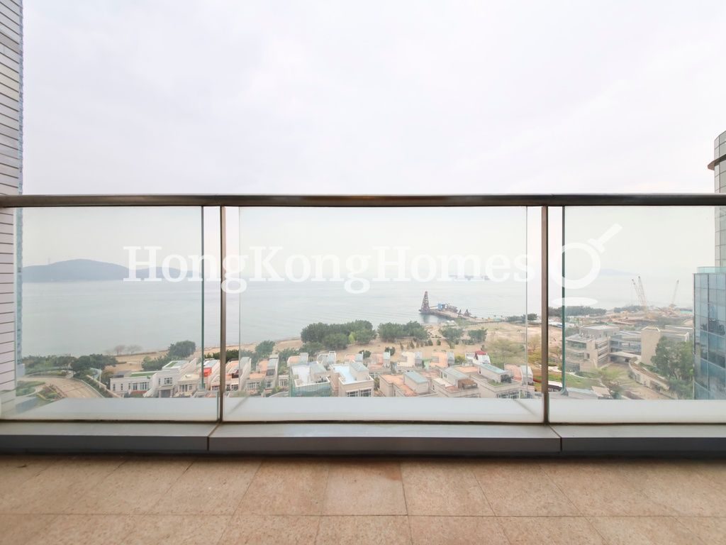 Balcony off Living and Dining Room — 貝沙灣 01期，薄扶林
