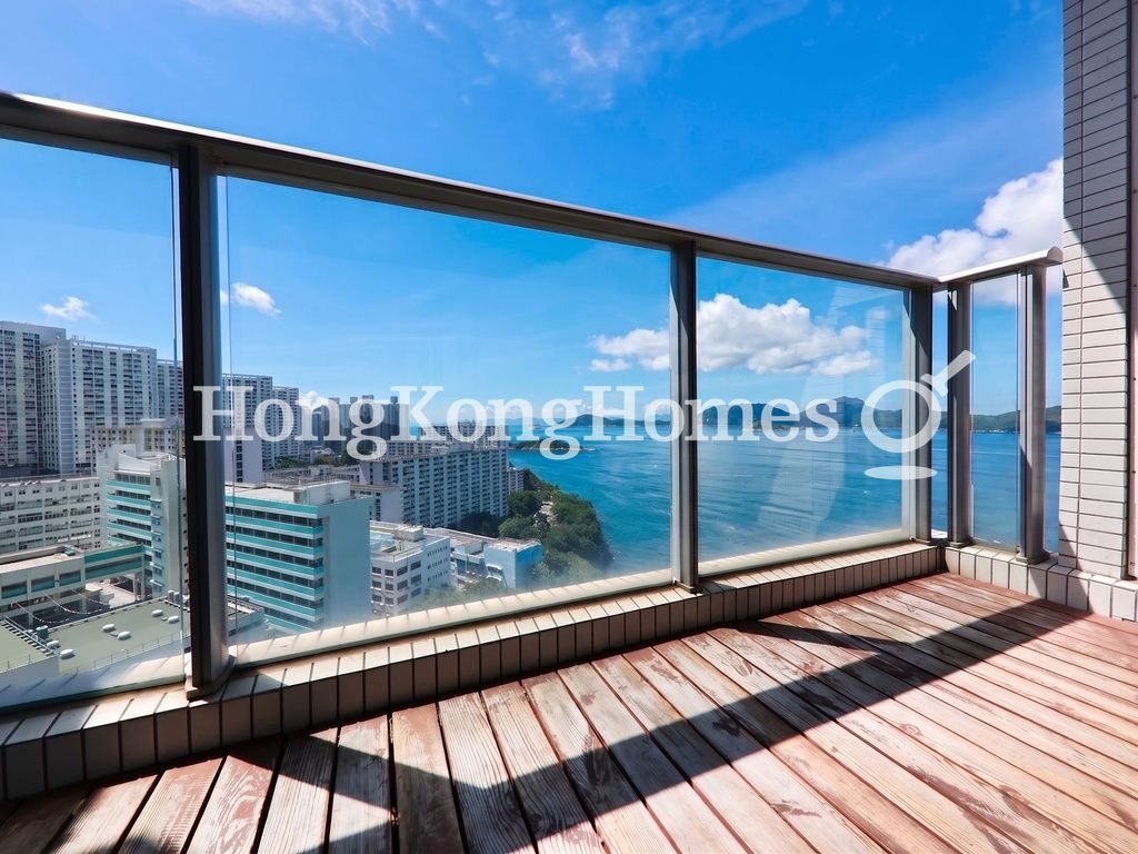 Balcony off Living and Dining Room — 貝沙灣 04期, 南灣，薄扶林