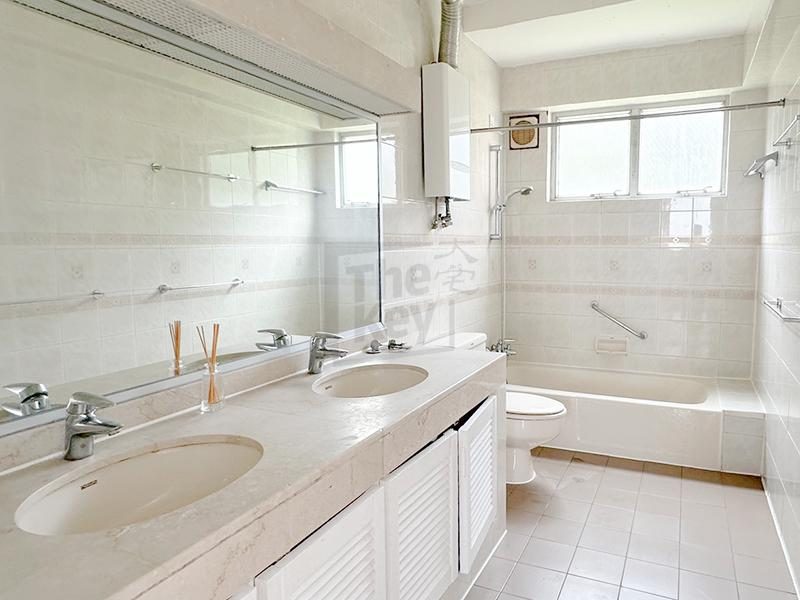 photo 3 — Hamilton Court, Midlevels West