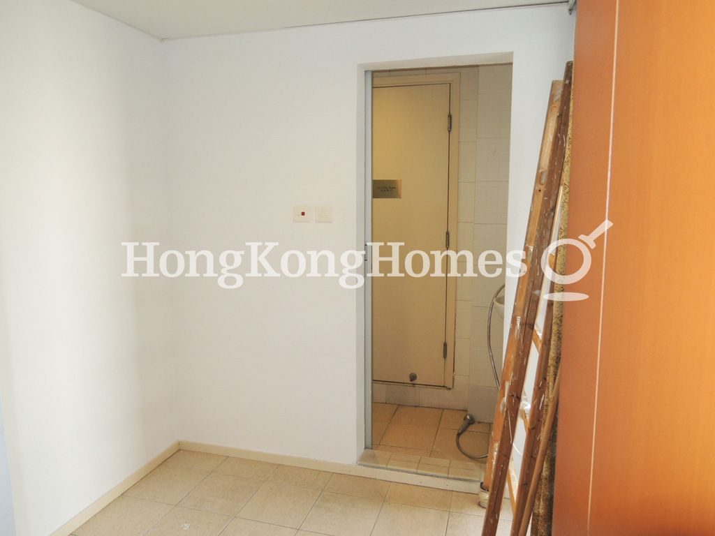 Maid's Room with Bathroom — 貝沙灣 06期 Bel-Air No. 8 2座，薄扶林