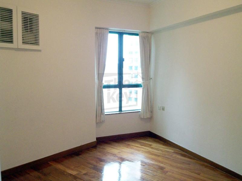 photo 4 — Hillsborough Court, Midlevels Central