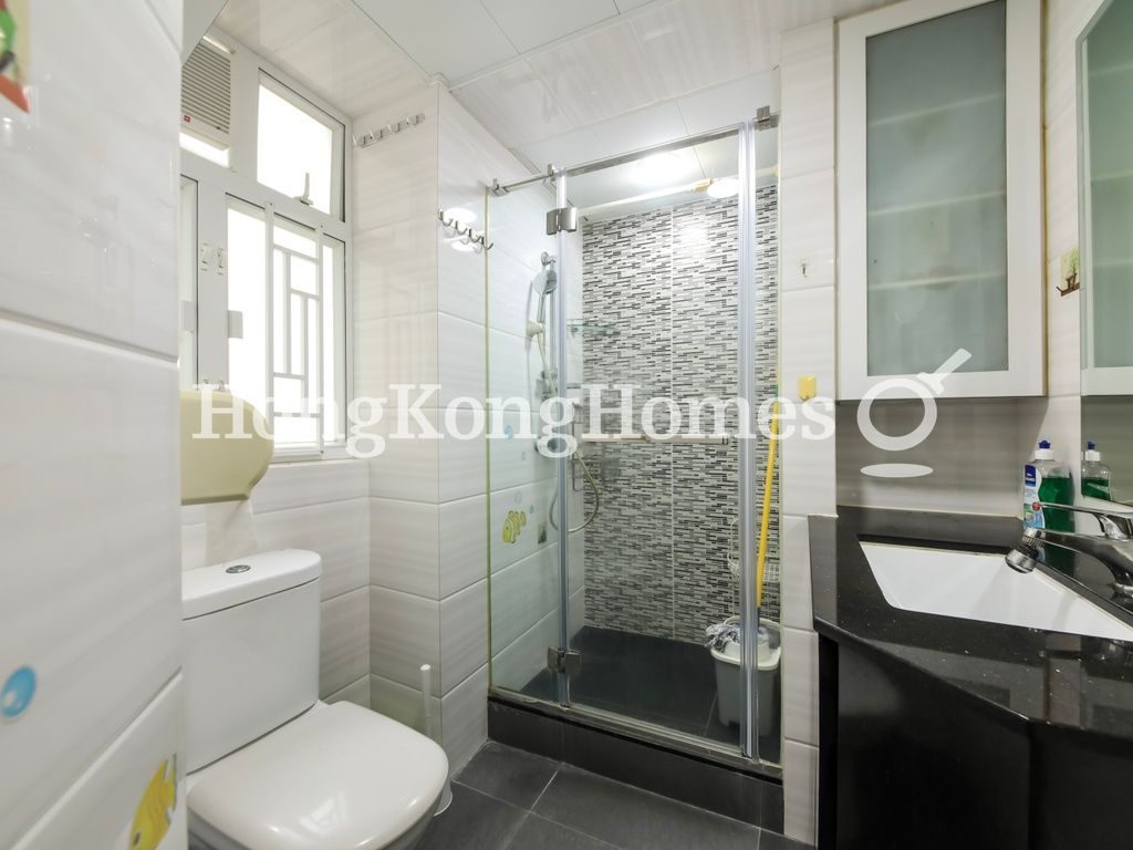Guest Bathroom — 嘉寶園，西半山