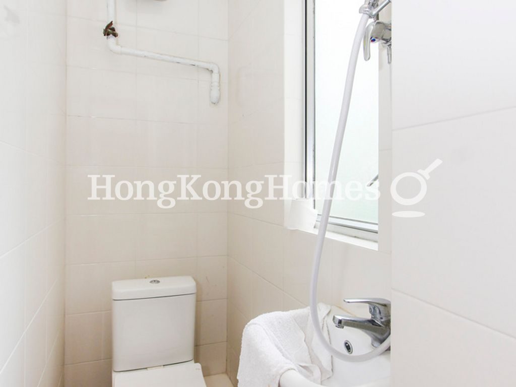 Maid's Bathroom — 羅便臣花園大廈 03D-03E座，西半山